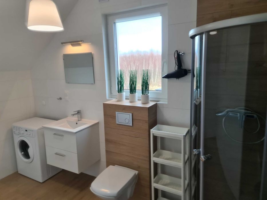 Dom 80 m2, 3 syp, salon z aneksem, 2 łazienki, plaża, balia, basen.