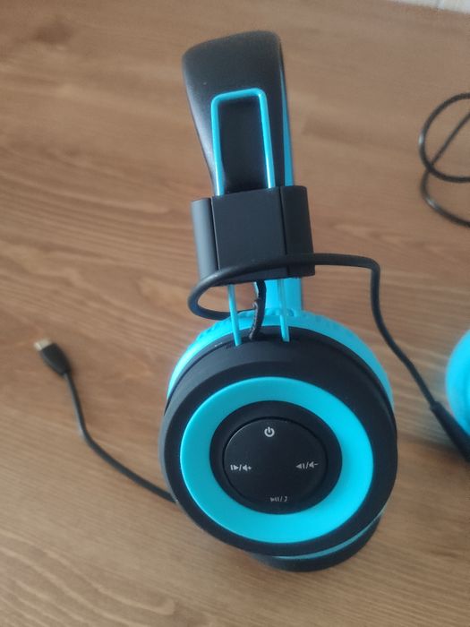 Conjunto de headphones e coluna bluetooth