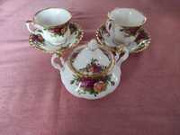 Vendo 2 chávenas de chá, açucareiro e pratos, Royal Albert