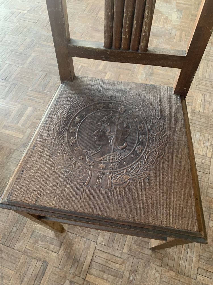 Cadeira antiga para restauro