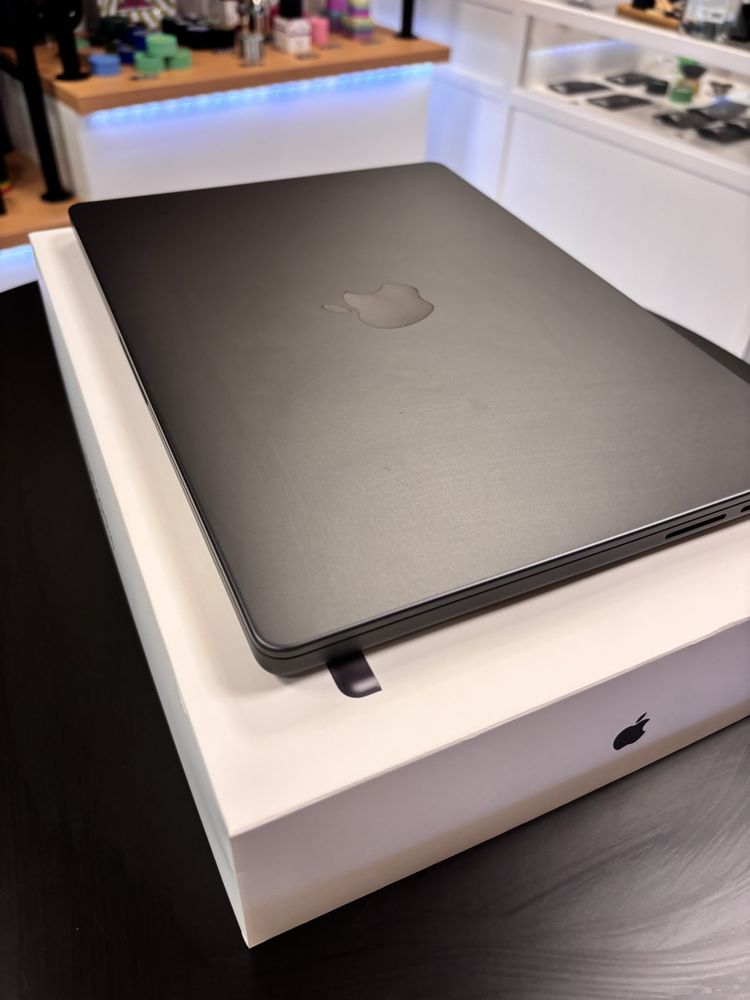 Macbook Pro M4 (16GB RAM, 512GB)