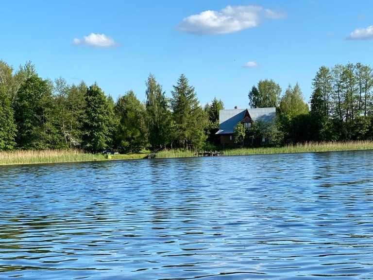 Domki nad samym jeziorem na Pojezierzu Augustowsko – Suwalskim