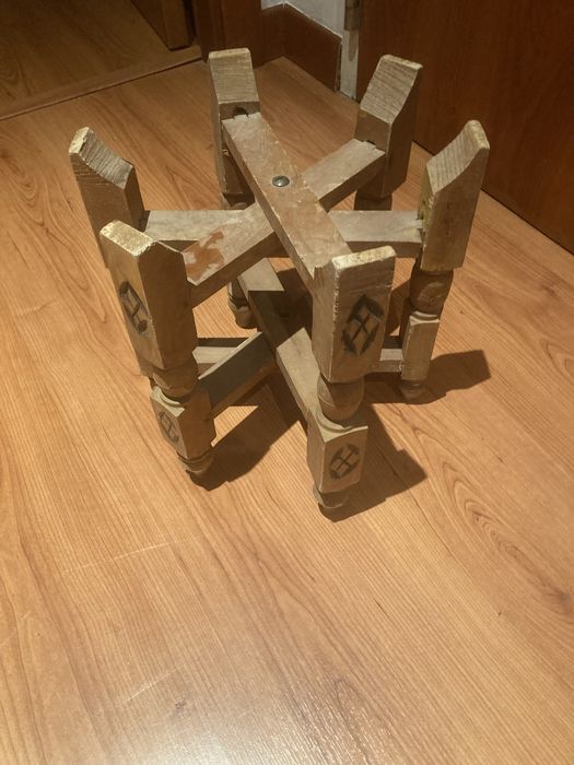 Mesa de apoio feita a mao  ( antiga)