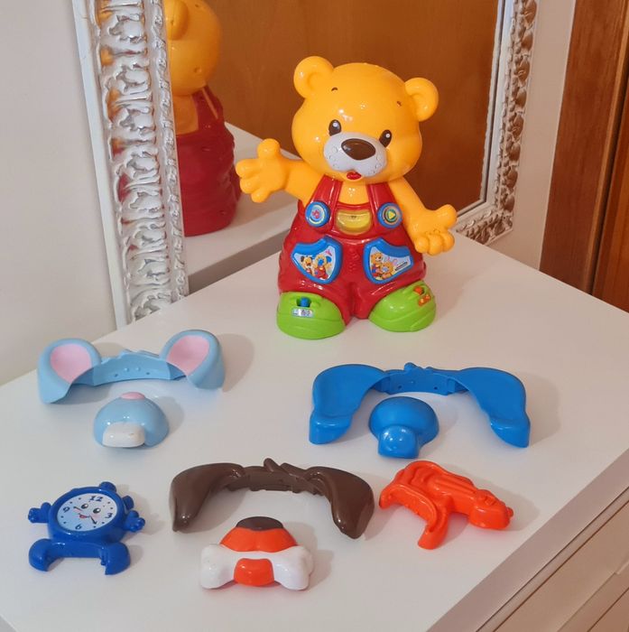 Urso clementoni canta, narra e pede