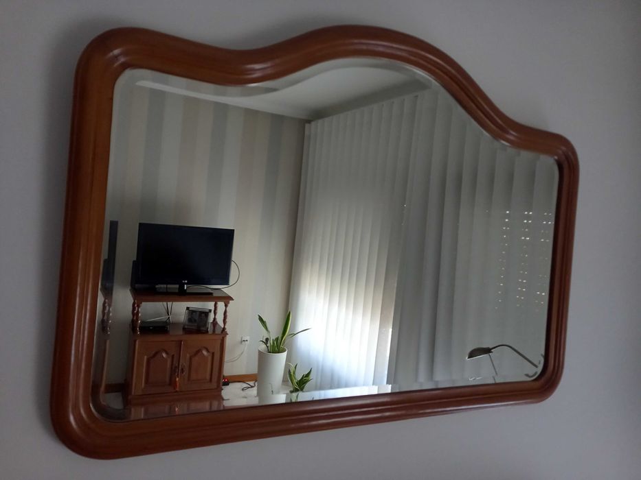 Espelho em madeira