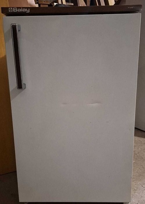 Mini frigorífico a funcionar bem