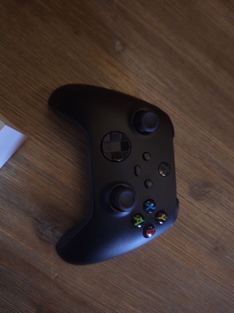 Майже як нова Xbox series S 512gb та 2 джойстика