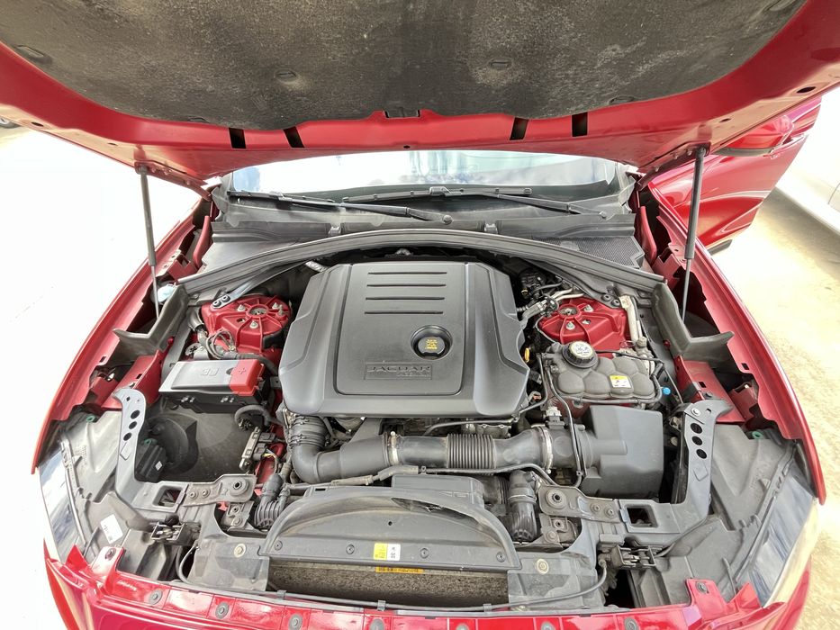 Jaguar F-Pace R-Sport 2.0 - 180cv – 2016 – Impecável!