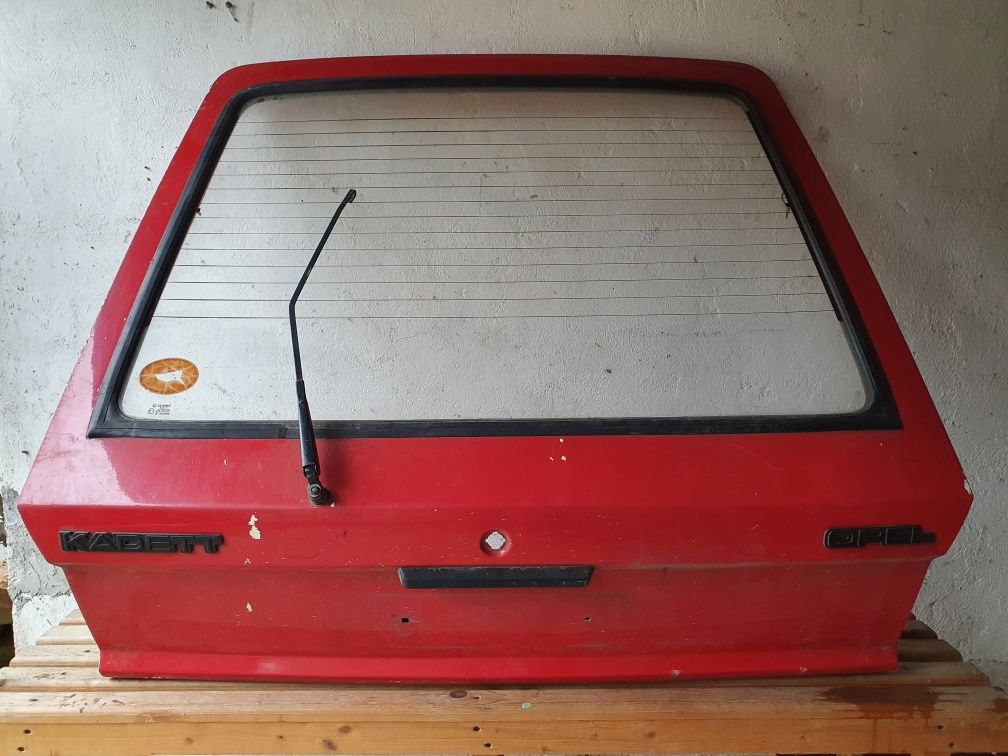 Opel Kadett D 4 Drzwi + 2 klapy bagażnika + szyby + tapicerki