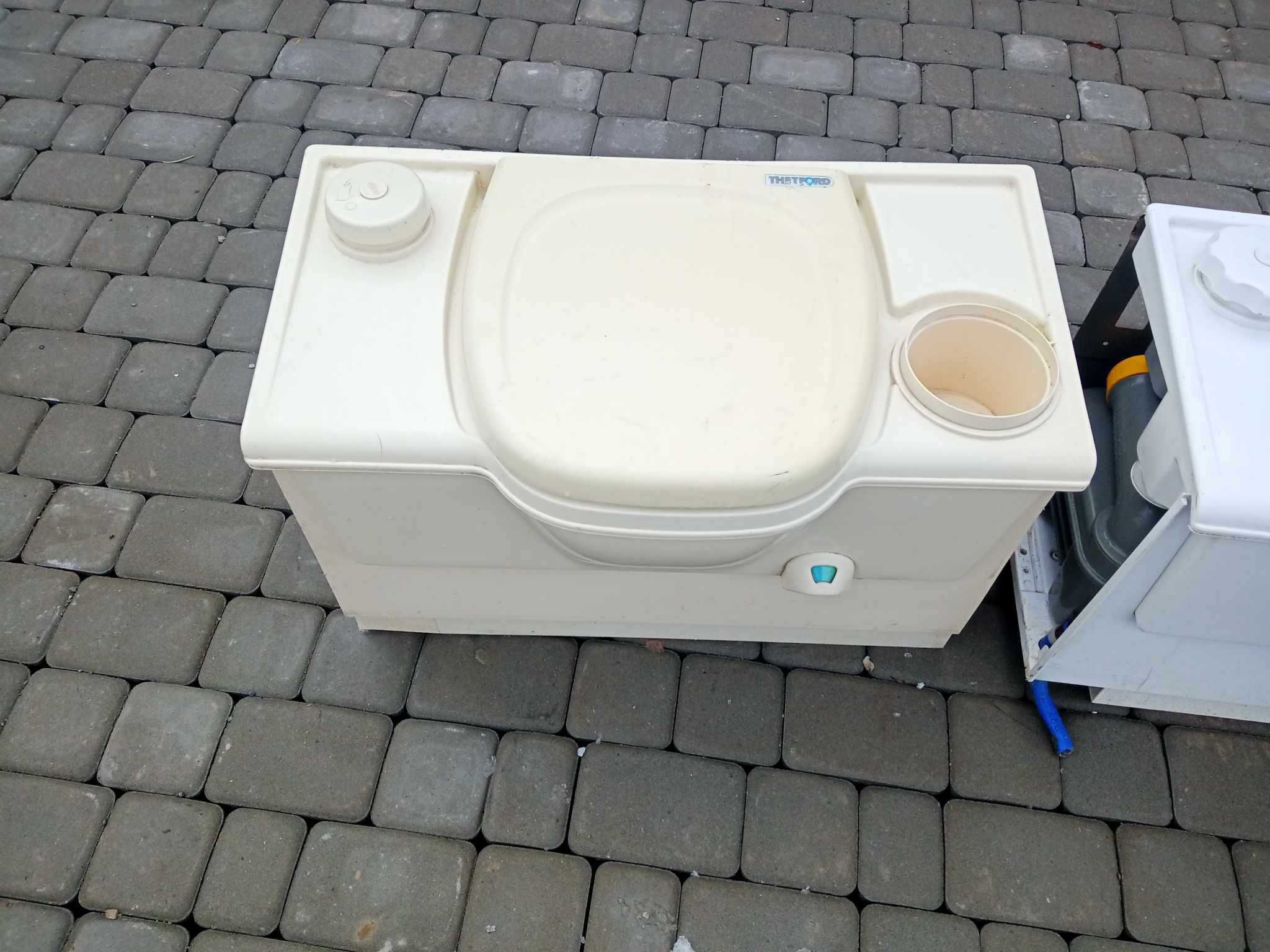 Toaleta kasetowa THETFORD elektryczna  przyczepa kempingowa, kamper