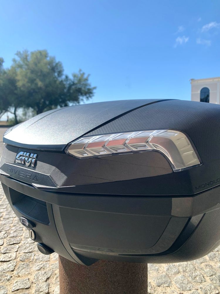 Top case GIVI riviera 46L como NOVA + base