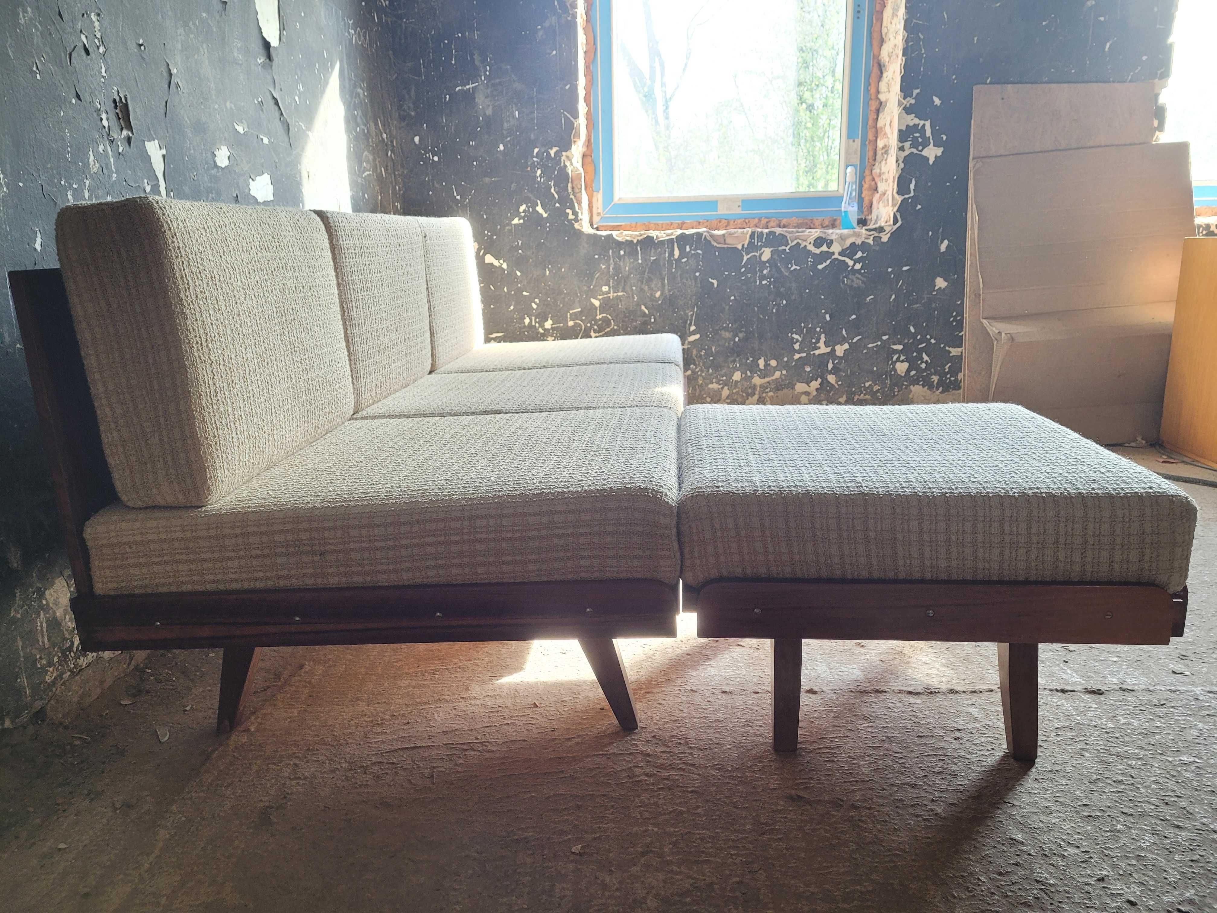 Sofa z podnozkiem tatra rozkladana Czechoslowacja lata 60 vintage
