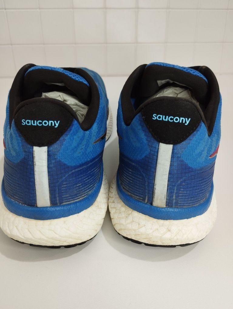 Buty sportowe do biegania Saucony Triumph 19 r.47