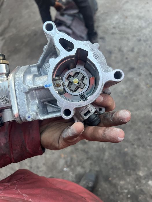 b7 USA 1.8 06K145100BB Вакуумный насос