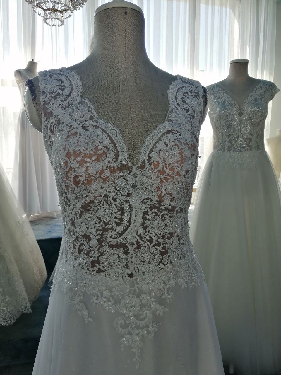 Piękna koronkowa suknia ślubna!!