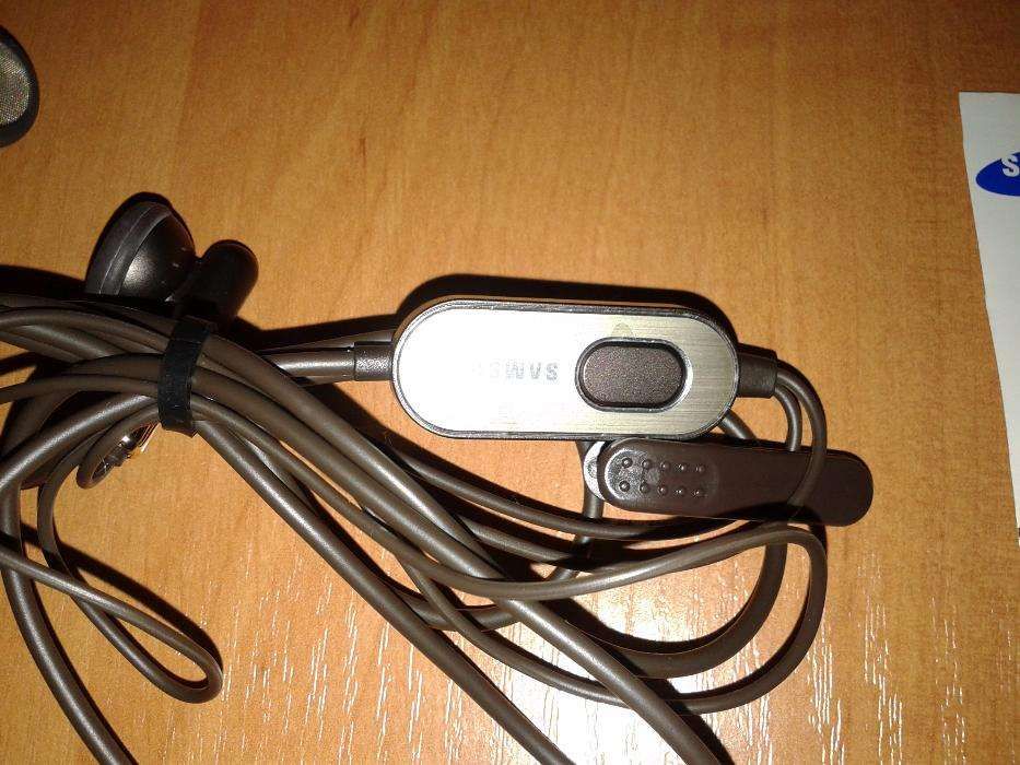 Продам новые гарнитуру и юсб шнур к телефону SAMSUNG SGH-E500