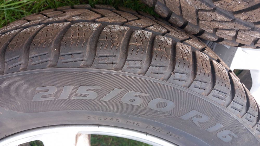 Zimowe 4 szt felgi alumin. + opony Pirelli/ 215/60/R16 rok prod. 2018