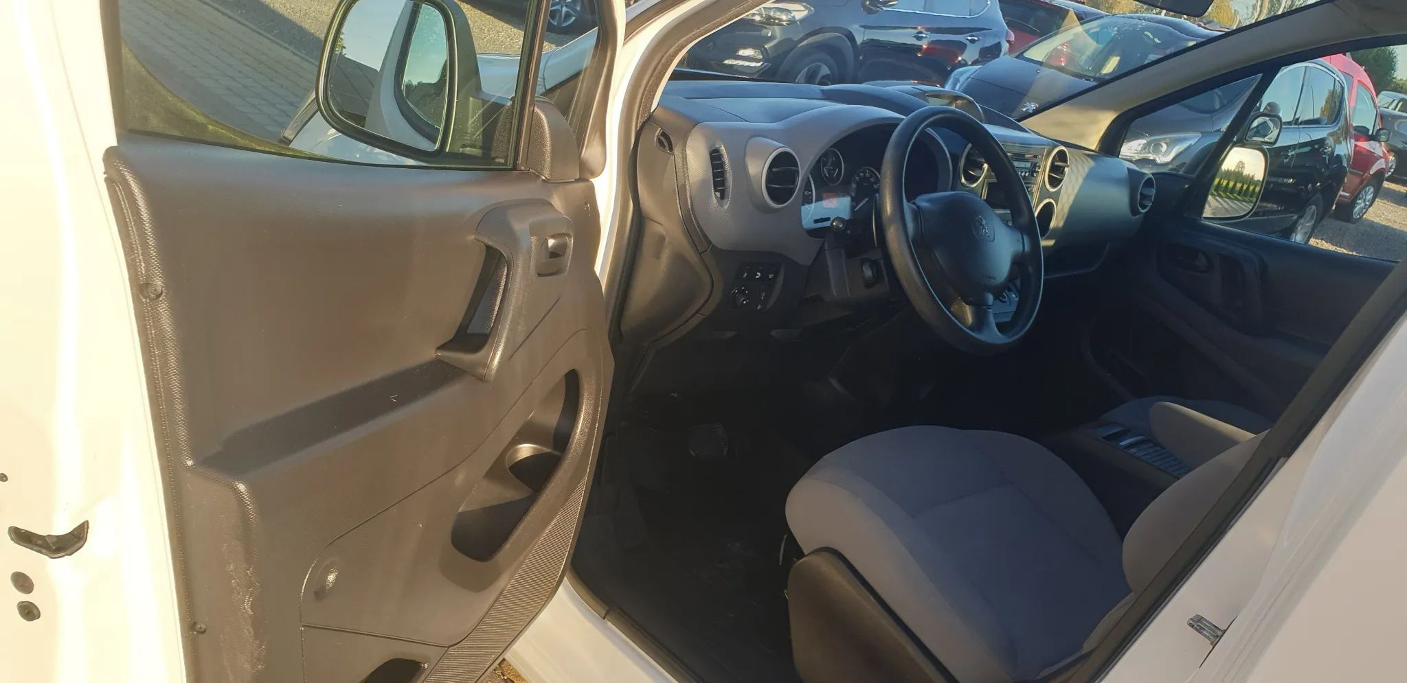Peugeot Partner  Peugeot Partner automat, klima!