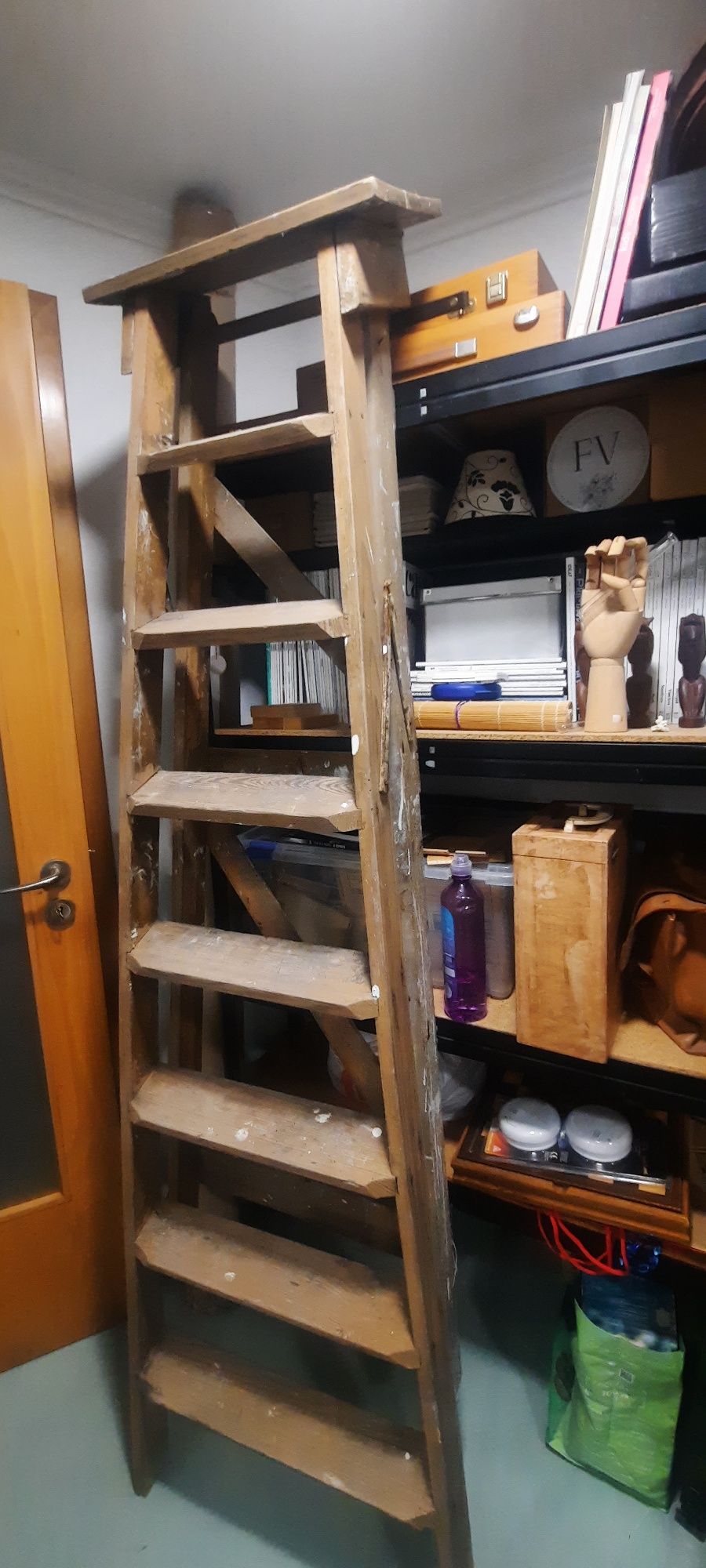 Escadote antigo para restauro (ou não)