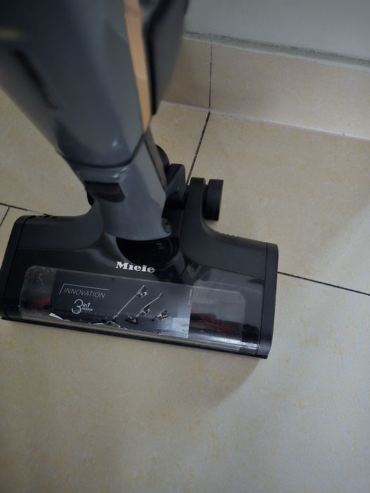 Odkurzacz pionowy Miele Triflex