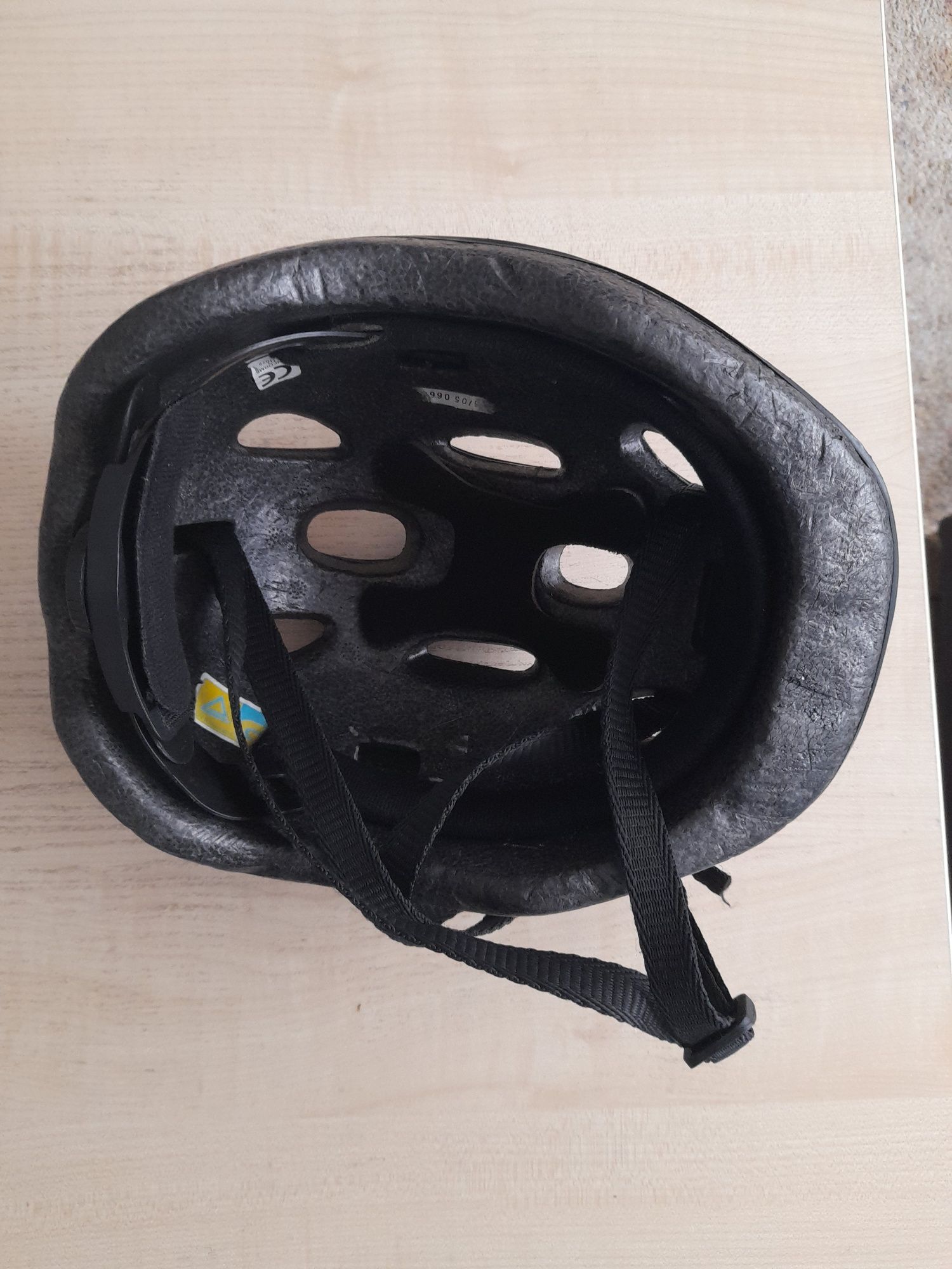 Kask rowerowy młodzieżowy