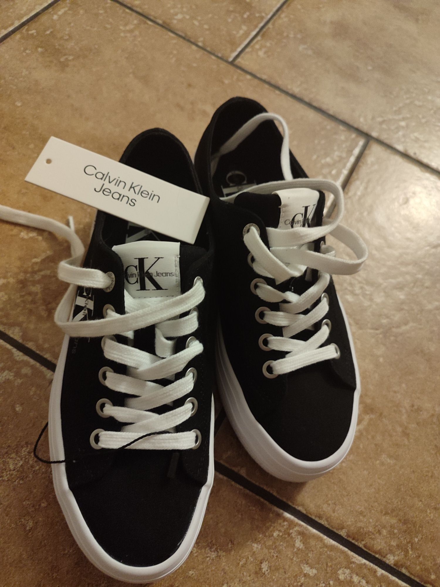 Nowe buty Calvin Klein