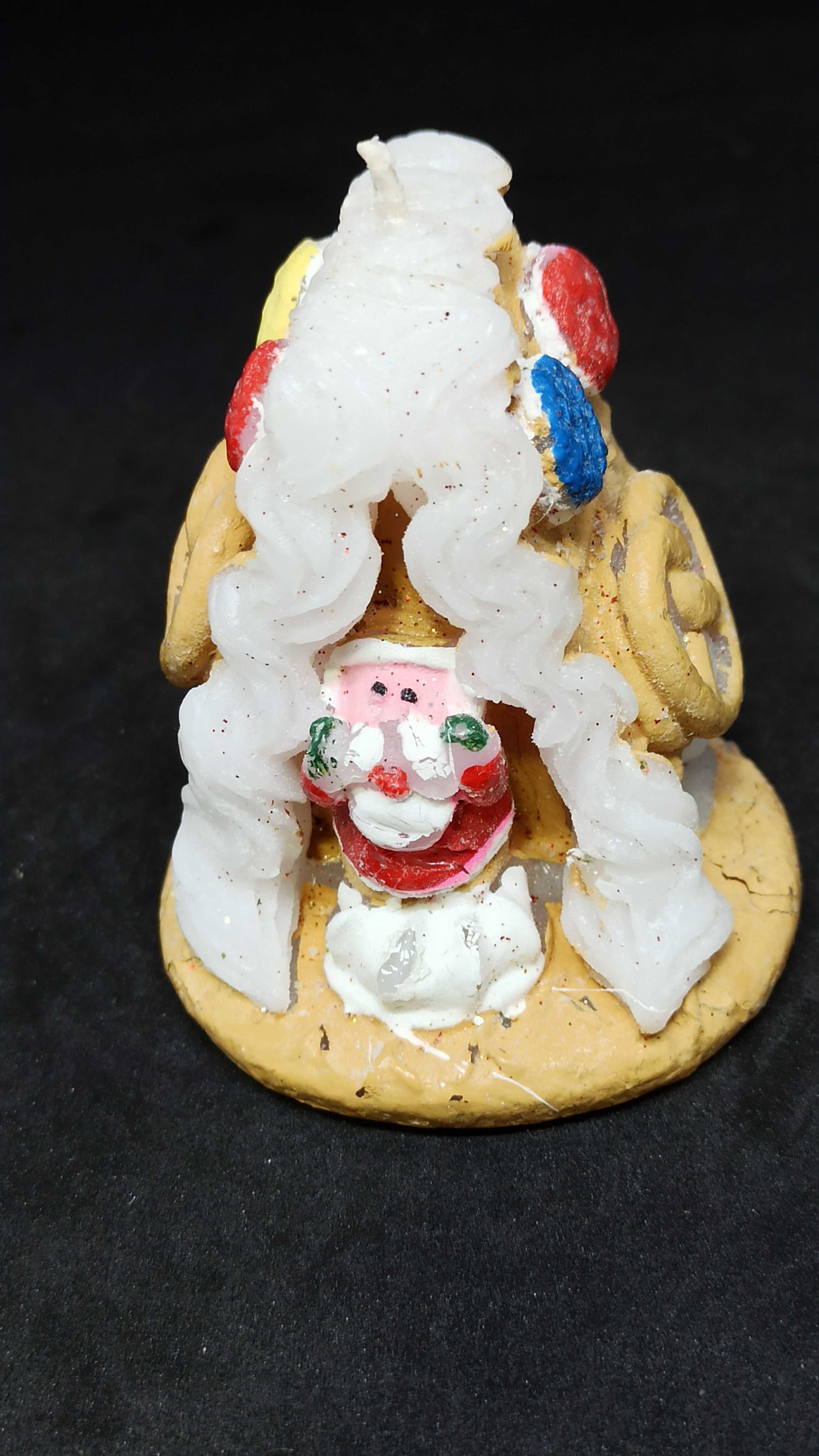 Свеча Дед Мороз в домике из печенья.