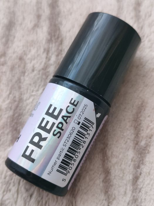 Nowy lakier hybrydowy Free Space nr 04 5ml lila jasny fiolet