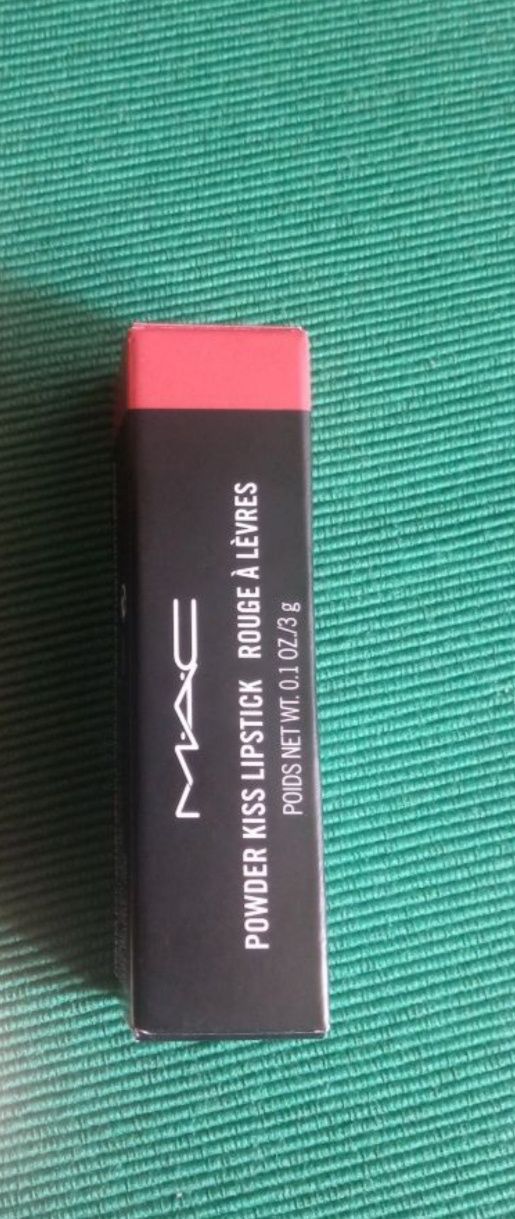 Szminka MAC Powder Kiss Lipstick Rouge A Levres 316 Devoted to Chili