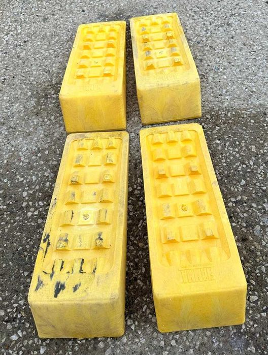 Dois pares de niveladores da Flama vendo em separado cada par 20 euros