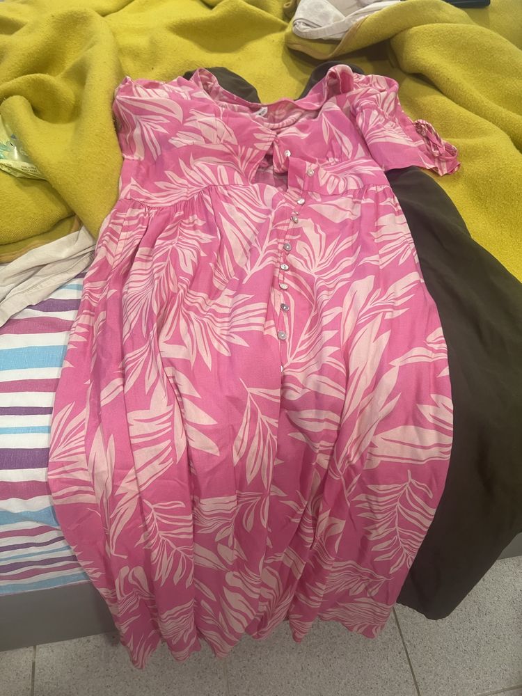 Vendo vestidos e conjunto blusa e calca.