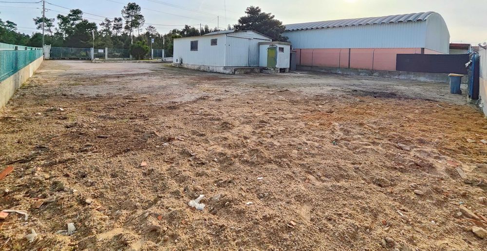 LOTE 1700m2 (700m2 c/moradia + 1000m2 p/comércio)