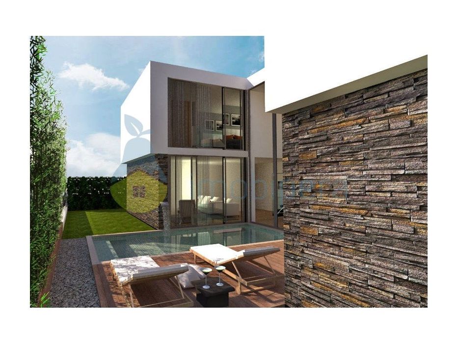 Moradia de Luxo com espaço exterior privado e vedado, construída de...