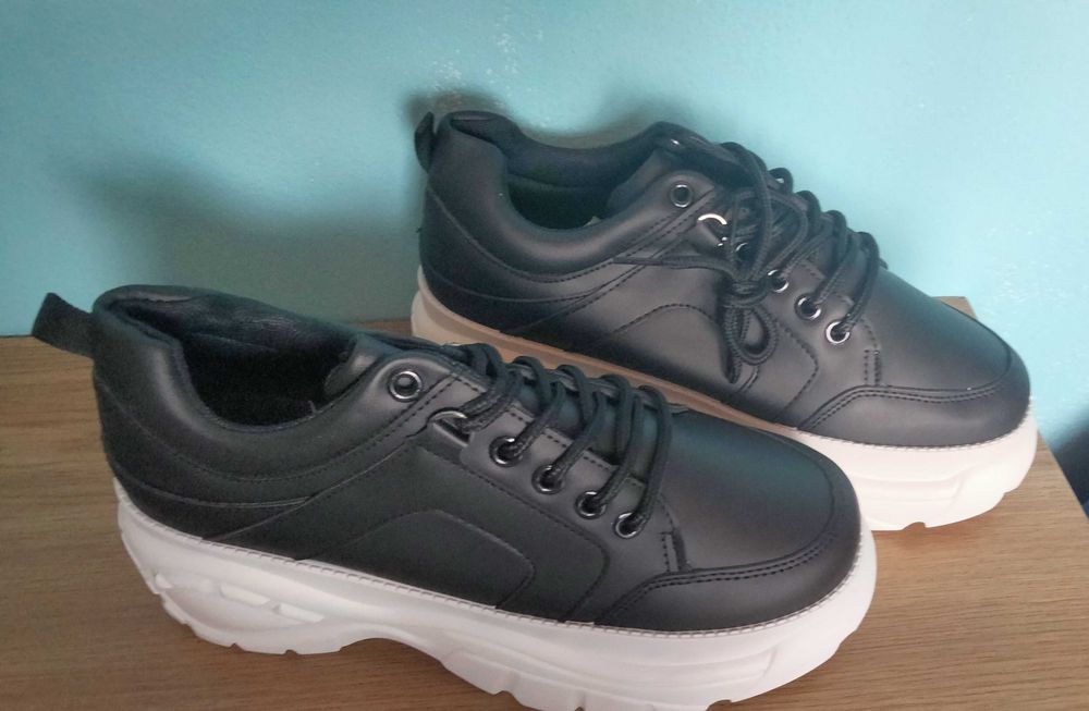 Nowe oryginalne czarne adidasy na platformie r 38