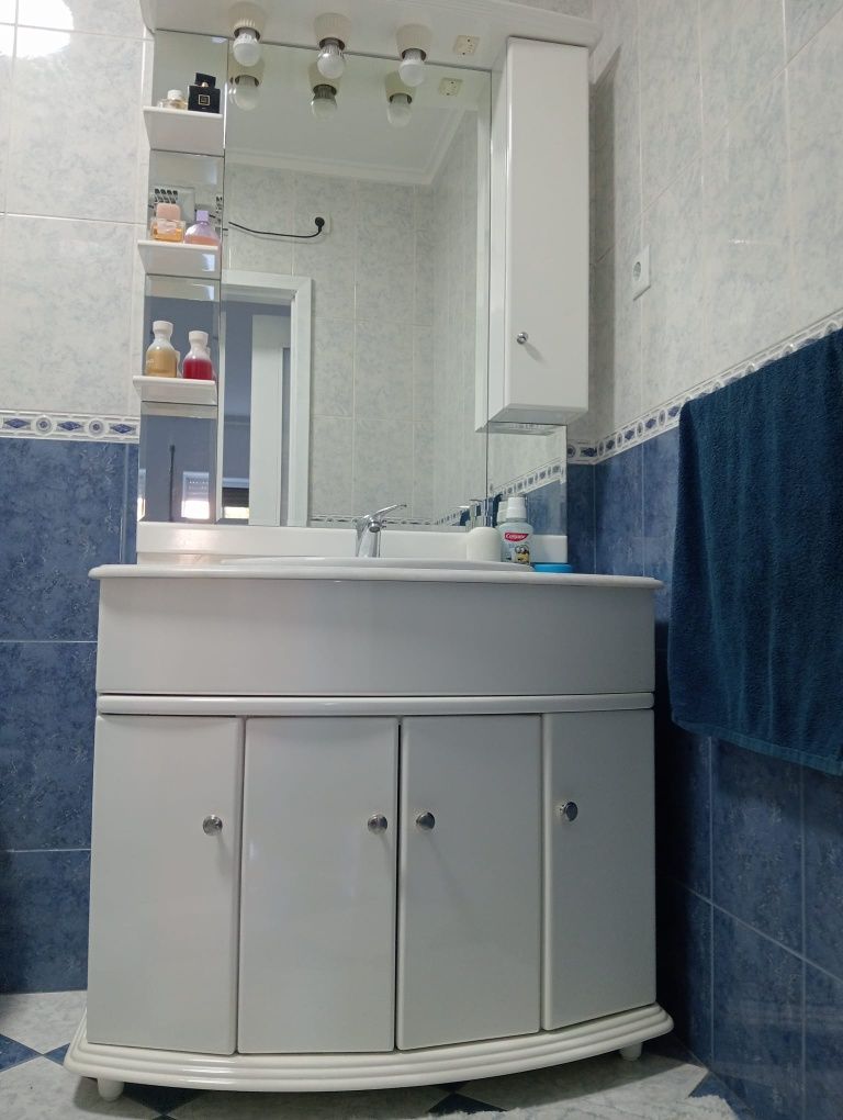 Movel casa de banho com lavatório