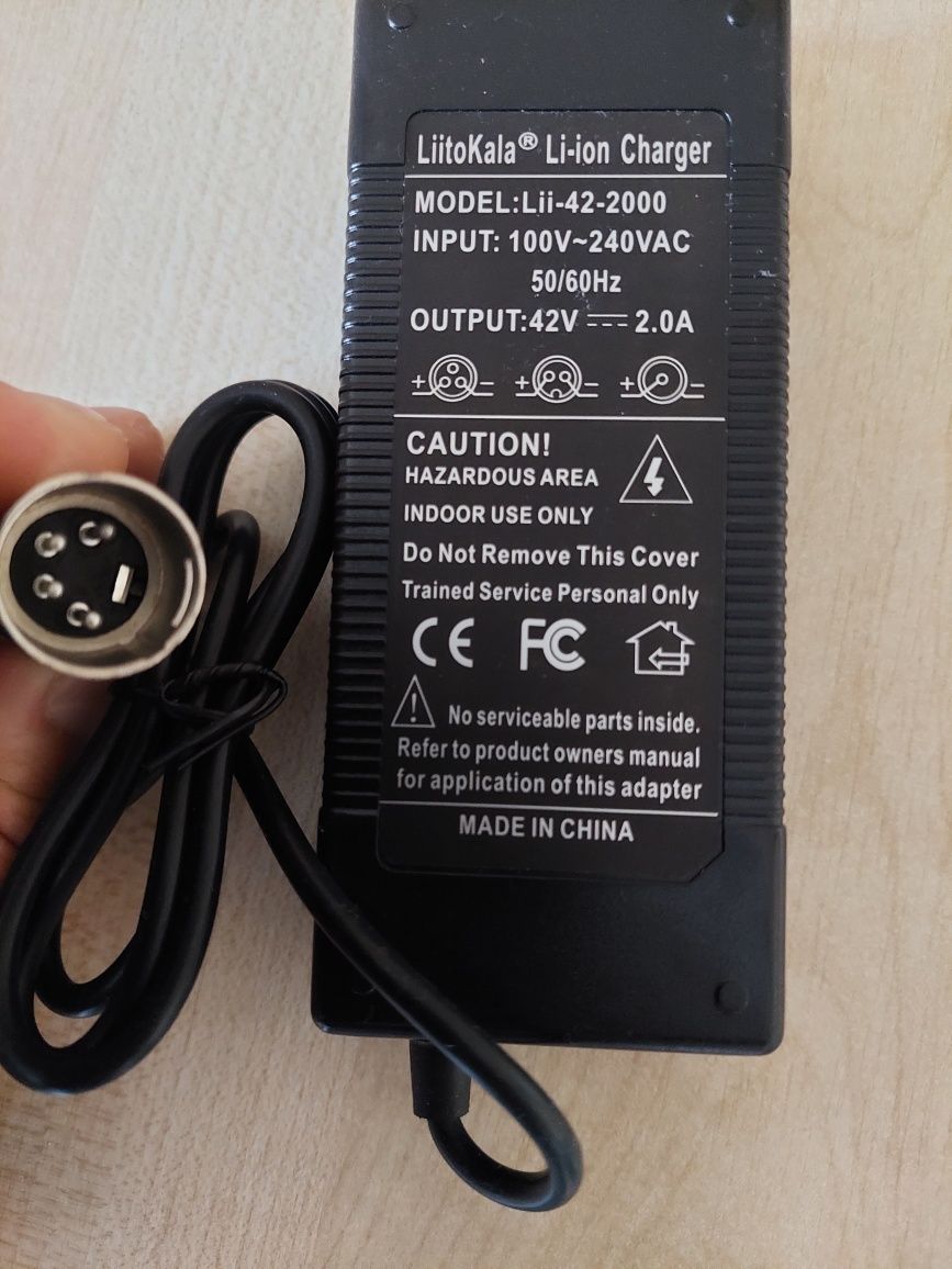 Ładowarka 36V 2A 4 pin Qwic li-ion