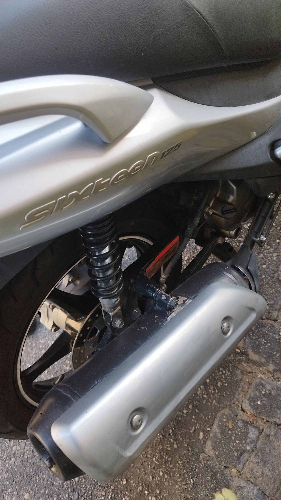 Moto Suzuki sixteen 125