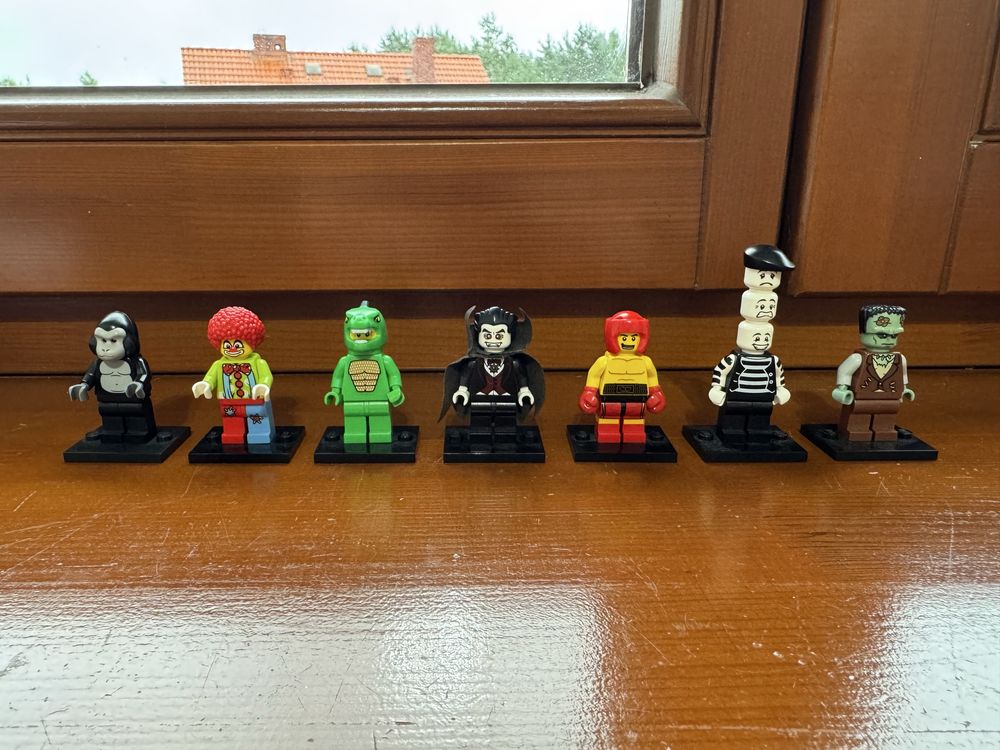 LEGO MINIFIGURES Zestaw 21 figurek.
