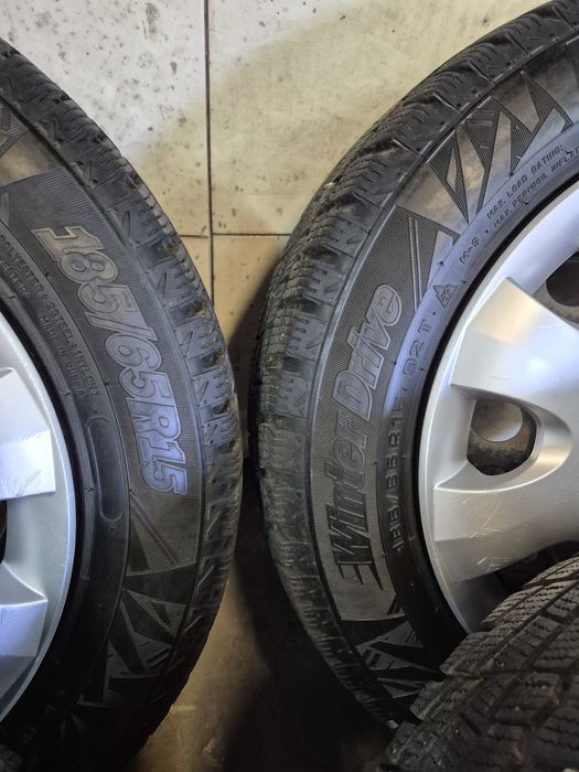 Комплект зимней резины skoda a5 с дисками 185 65 R15 зима