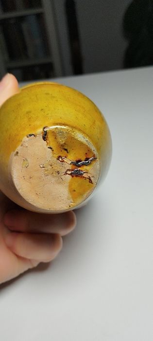 Nieduże naczynie - wazon lub czarka, wyjątkowy kolor