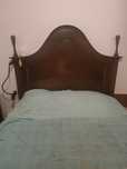 Cama em madeira.