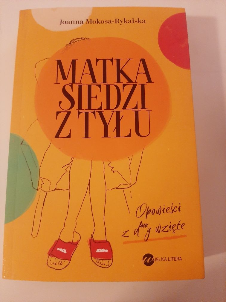 Matka siedzi z tyłu