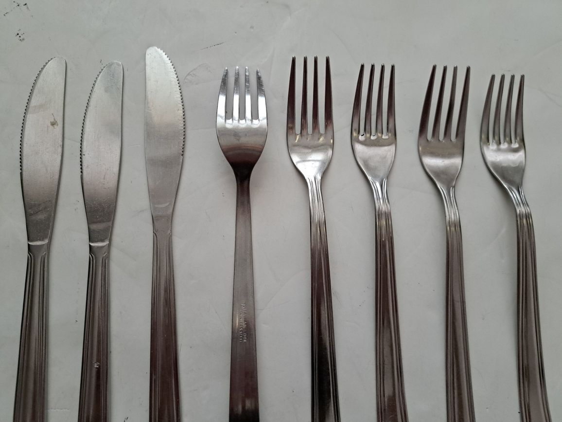 Sztućce - Noże I Widelce 8 Sztuk Metalowe
