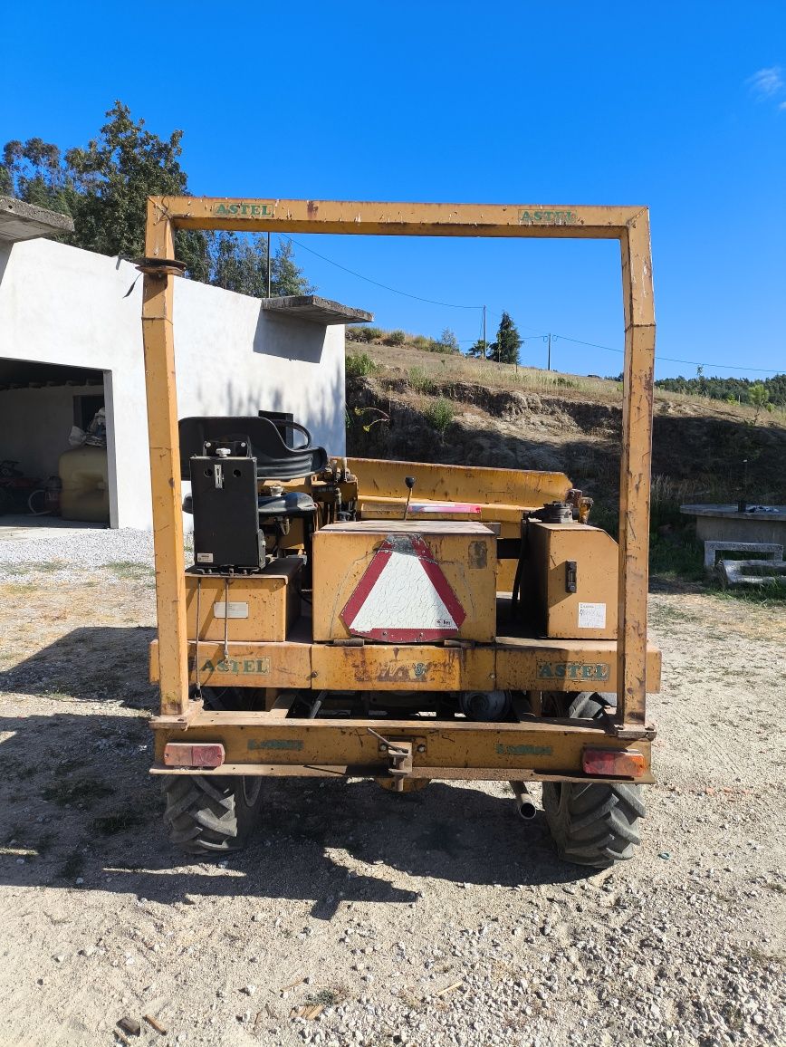 Dumper Astel 4x4 com pá