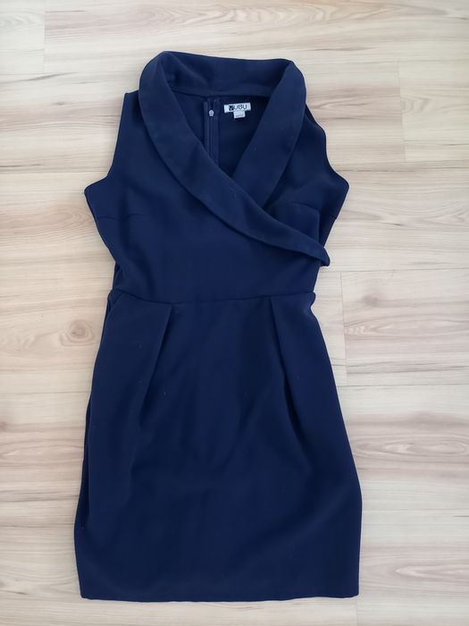 Granatowa sukienka z kieszeniami