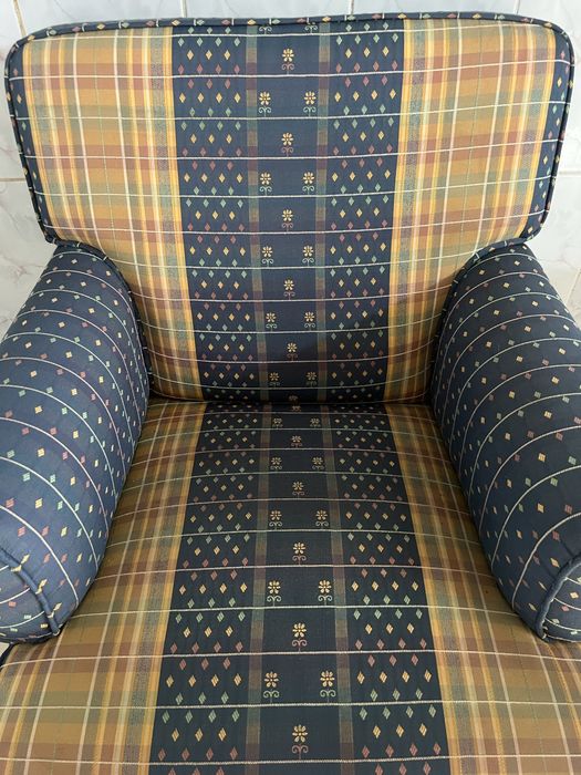 Sofá pequeno em bom estado