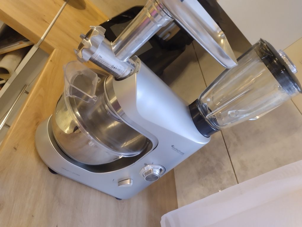 Robot kuchenny planetarny