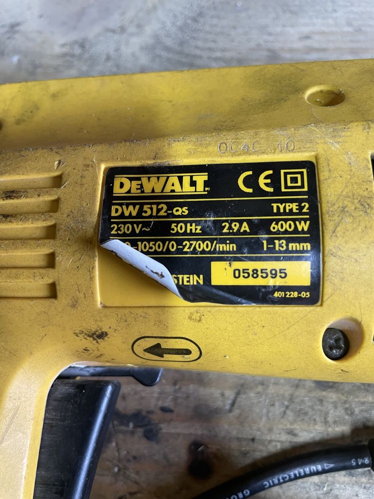 Máquina de Furar DeWALT DW512-qs