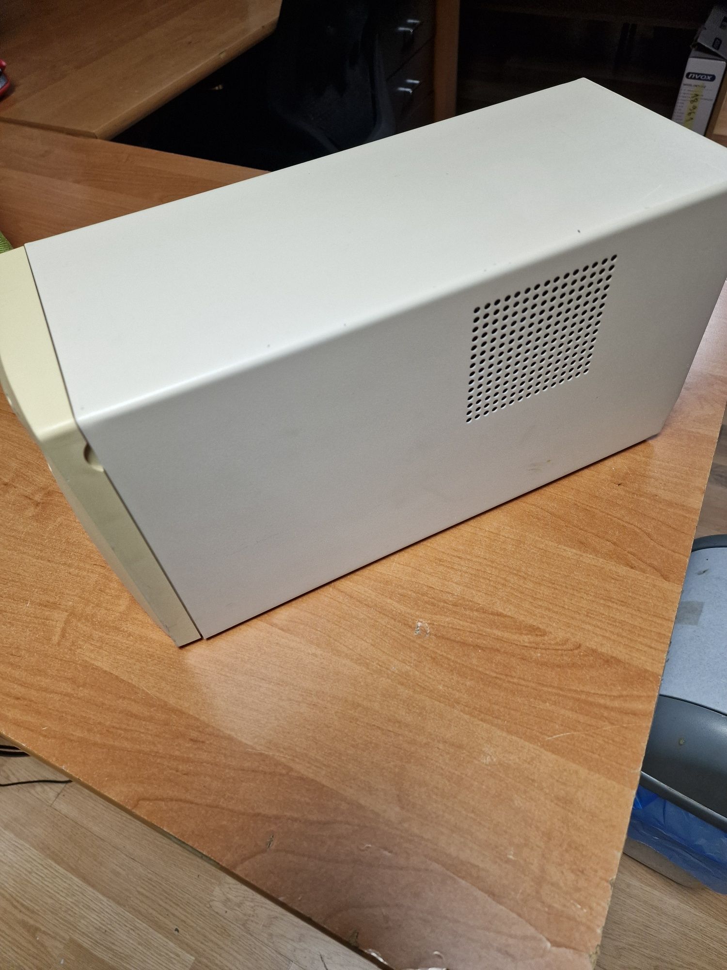 UPS zasilacz awaryjny 950W APC BackUps PRO 1400
