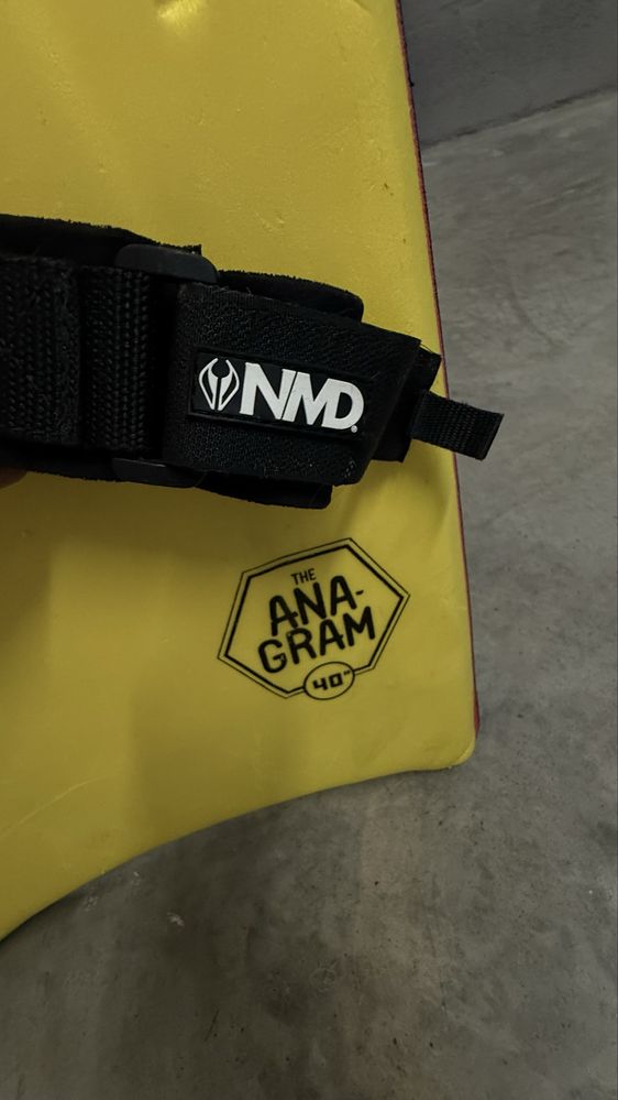 Prancha Bodyboard Ana Gram 40 com leash